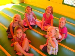 b65fb3b622e79836fa5ef0d1d605aa86 Jungle Bounce & Slide
